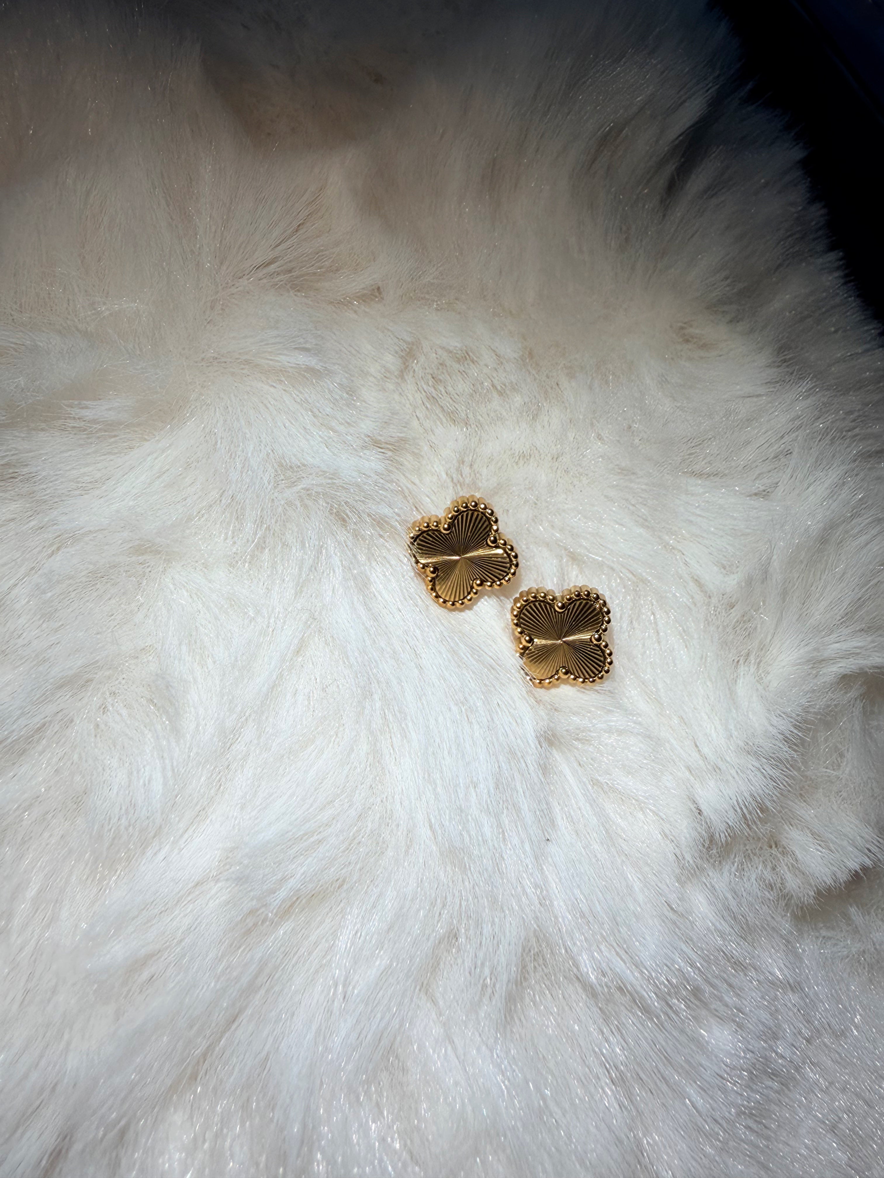 Gouden klaver oorbellen